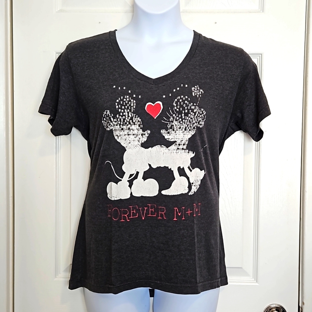 Disney, v-neck, Mickey & Minnie, tee. Size XXL.